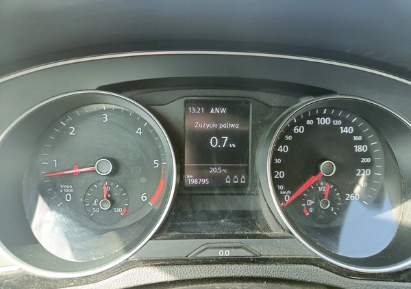 Volkswagen Passat cena 52000 przebieg: 198795, rok produkcji 2015 z Gubin małe 277